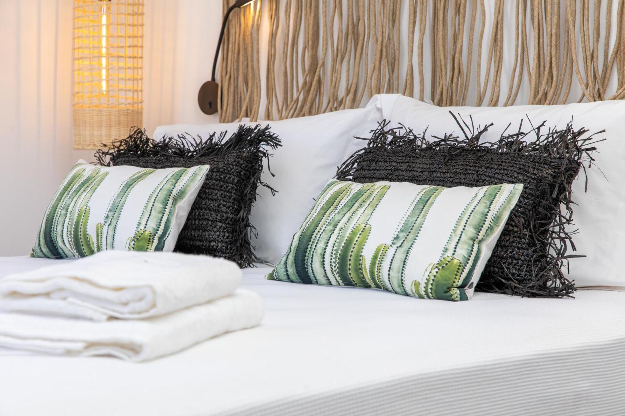 Ninemia Naxos Suites Agios Thaleleos Habitación foto